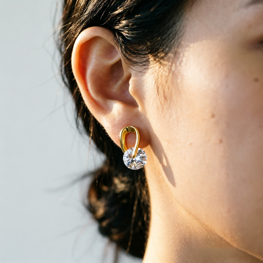Minimalist zircon stud earrings detail