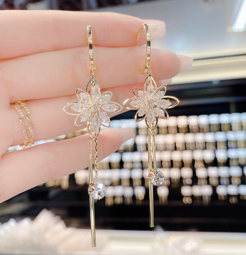Shiny Lotus Tassel Earrings
